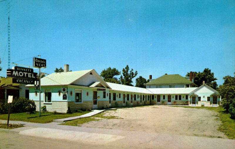 Cedar Motel (Bennett Motel, Clarks Motel) - Vintage Postcard Bennet Motel